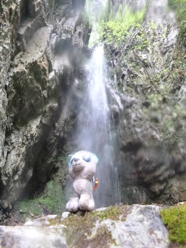 Gilen sous la cascade...