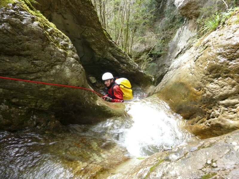 Luc se jette à l'eau